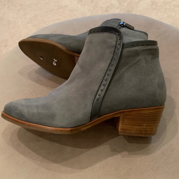 Italeau Adina Suede Ankle Booties Gray - Picture 4 of 8